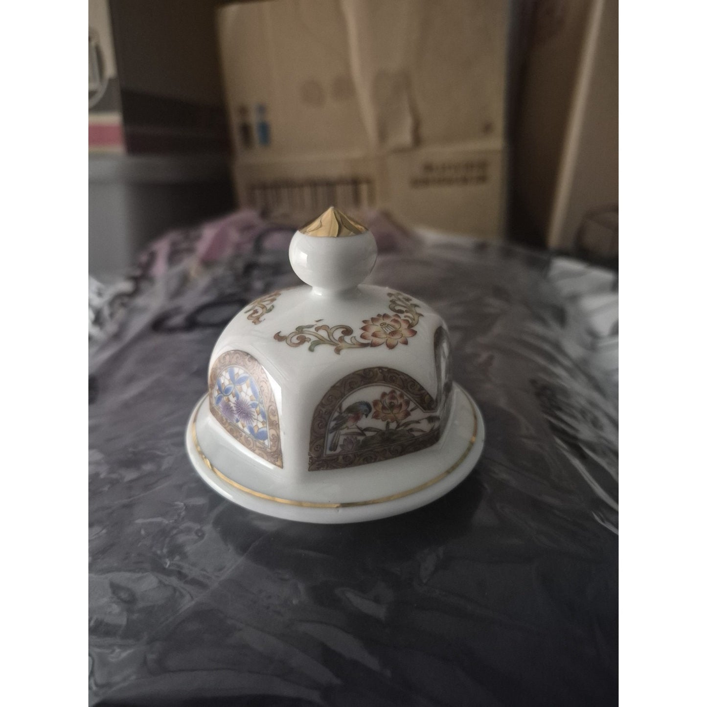 White Ceramic Lidded Vase/Urn Floral Pattern Round Glossy Decorative