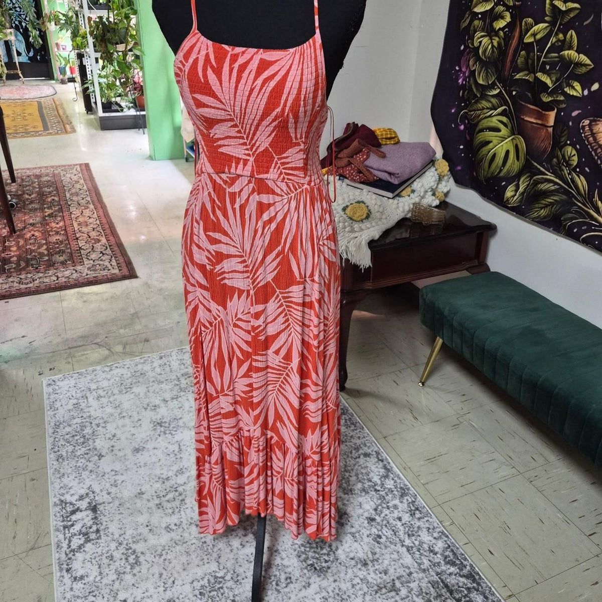 Red white leaf print