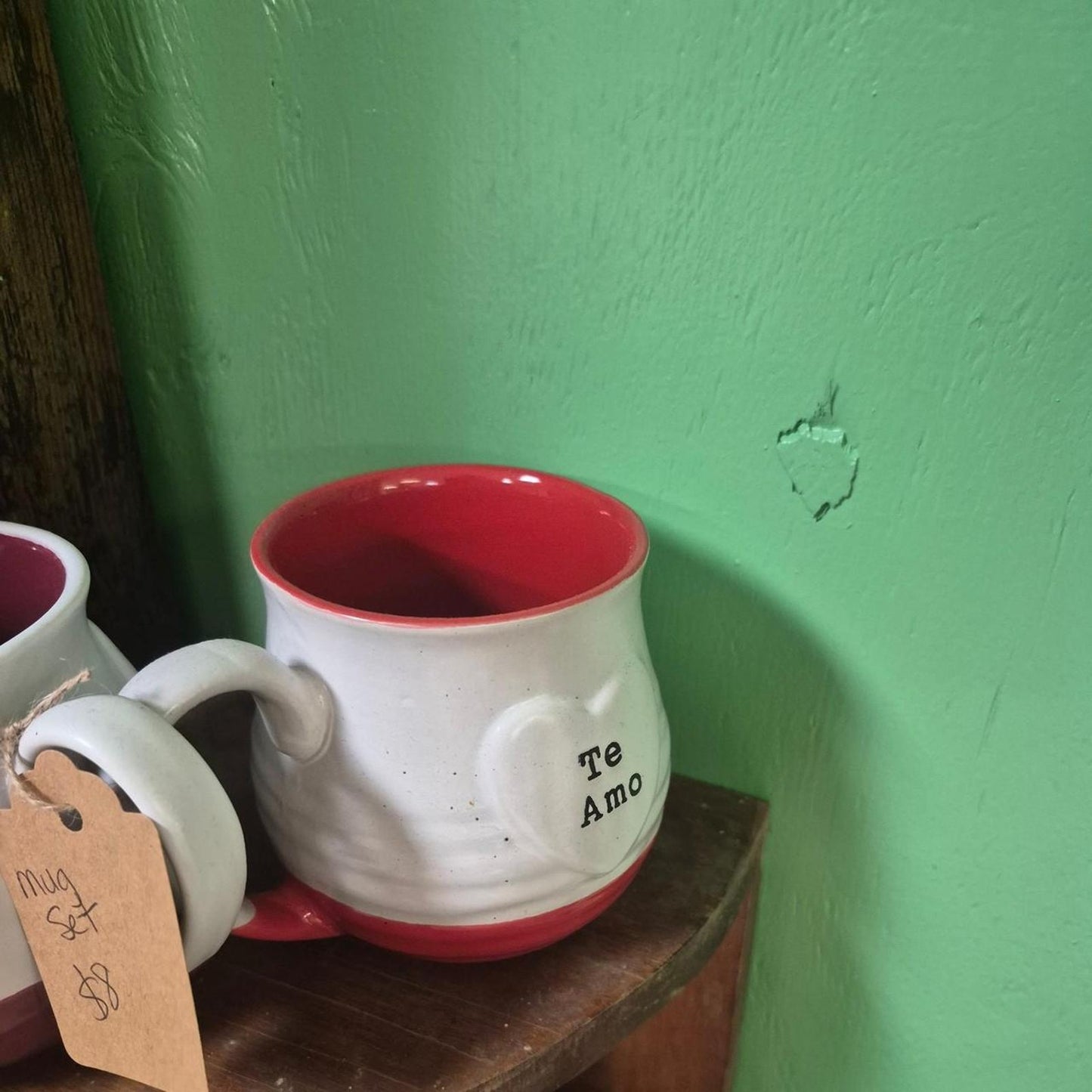Ceramic mug set with red