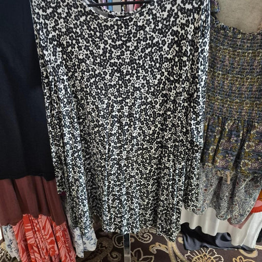 Black and white floral print