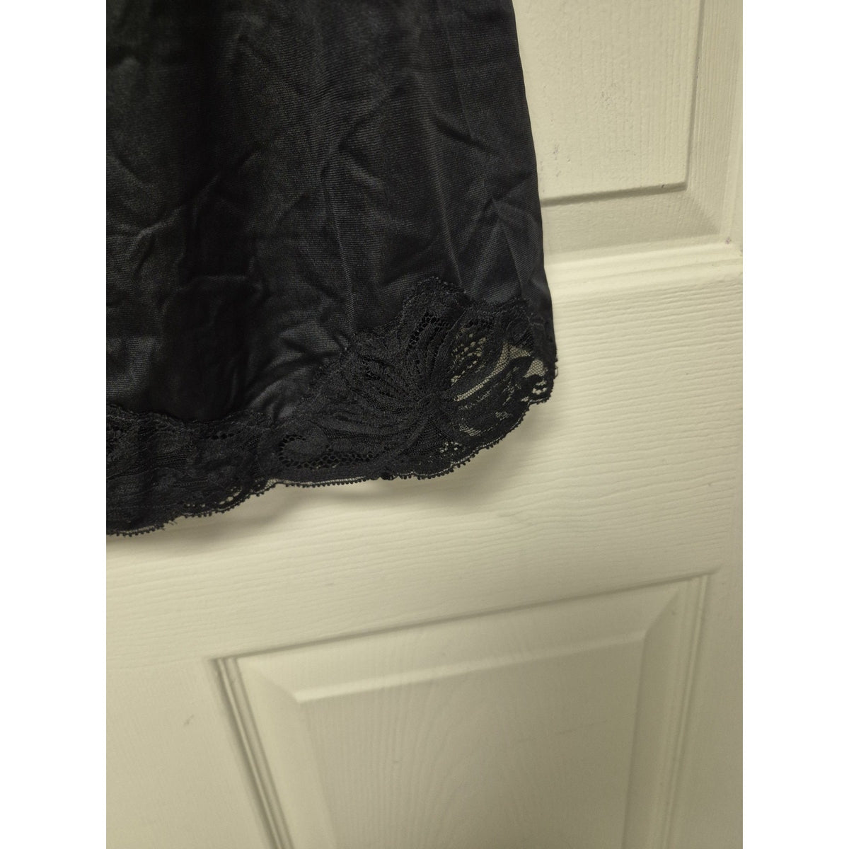 Women’s Black Nylon Half Slip Underskirt Lace Hem Solid Regular Size M