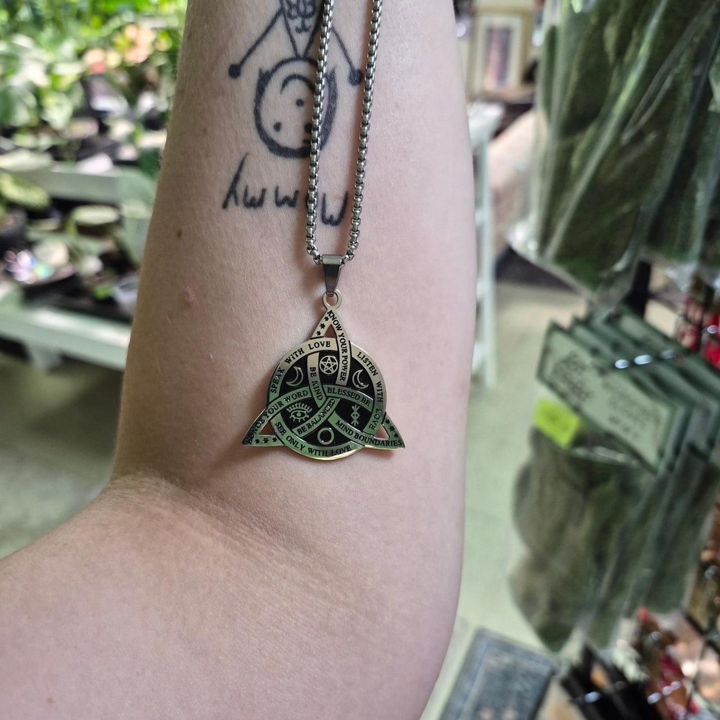 Triquetra necklace with green