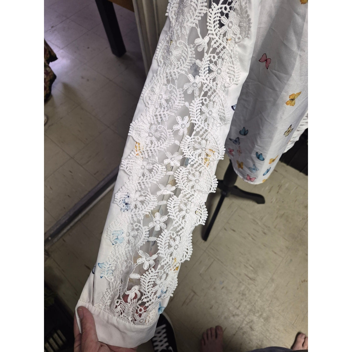 White Butterfly Print Ruffle Lace-Sleeve Blouse