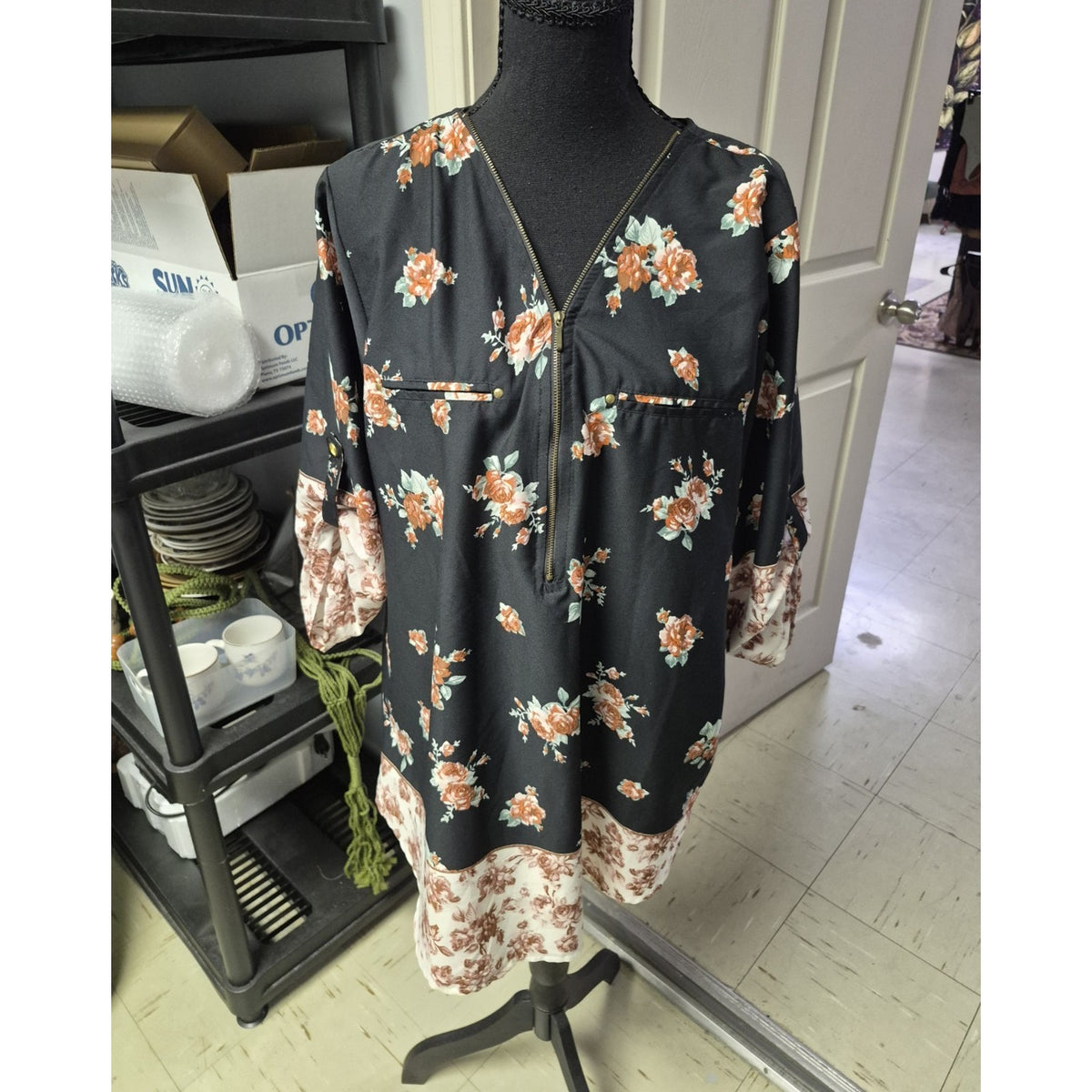 MPH Collection 1X Black Orange White Green Floral 3/4 Sleeve V-Neck Zip Mini