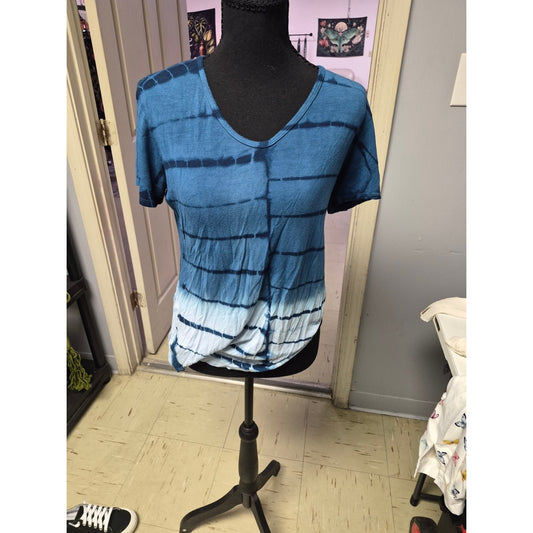 Tryst Blue Ombre Tie-Dye V-Neck Short Sleeve Top