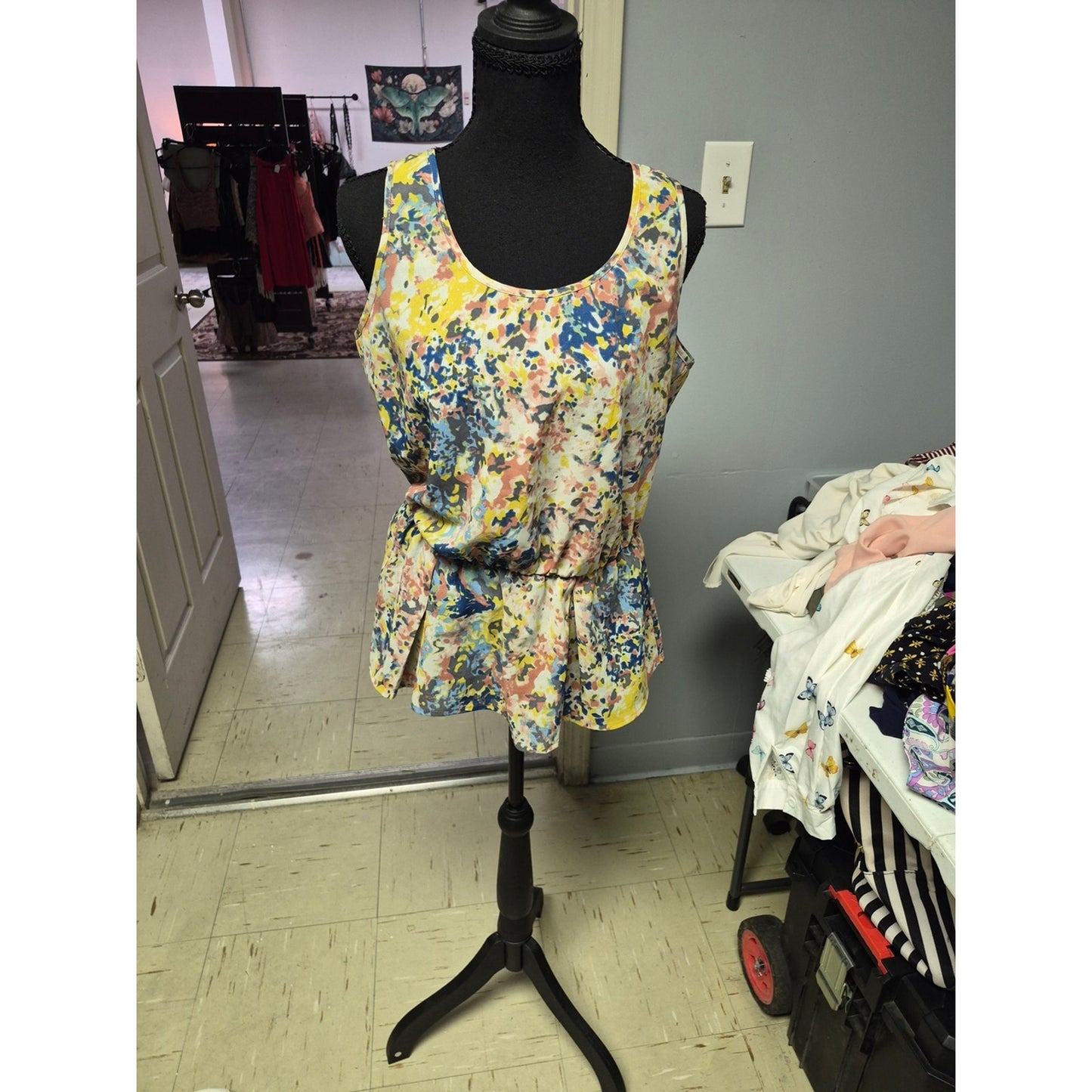 Daniel Rainn Multicolor Abstract Floral Sleeveless Peplum Tank