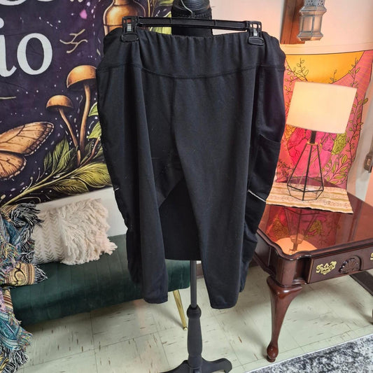 Black leggings with elastic waistband