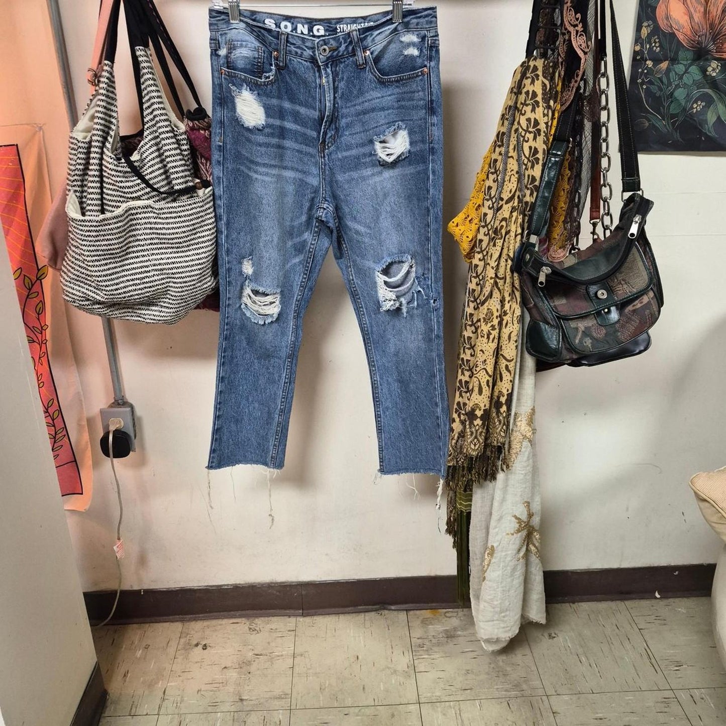 Blue denim capri jeans with