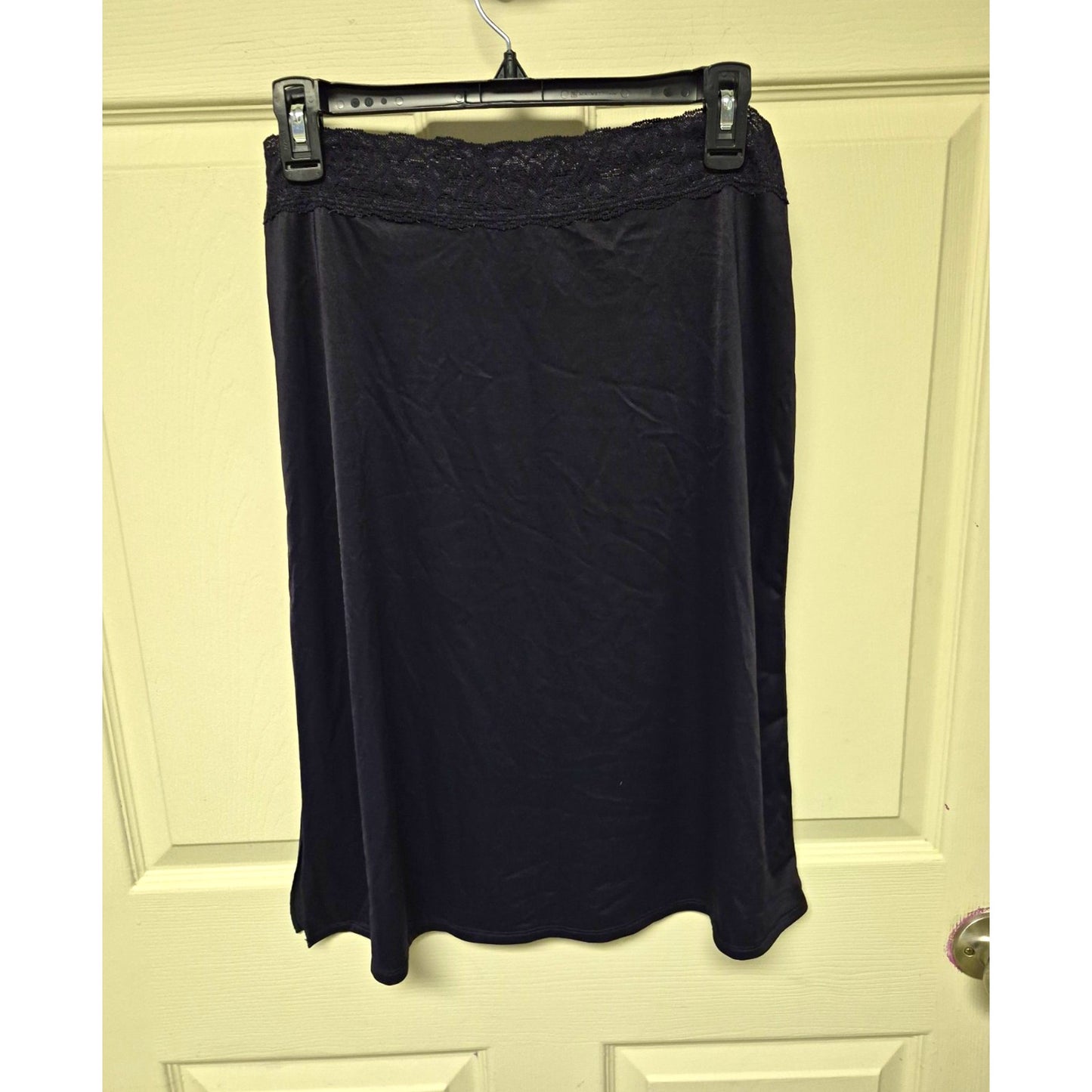 Vassarette Black Lace Trim Half Slip Slip, Women's Regular Size 24 Nylon
