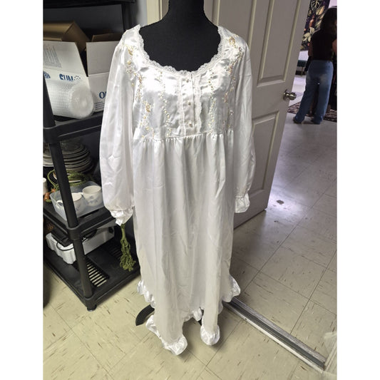 Character White Satin Lace Trim Long Sleeve Scoop Neck Nightgown Size M