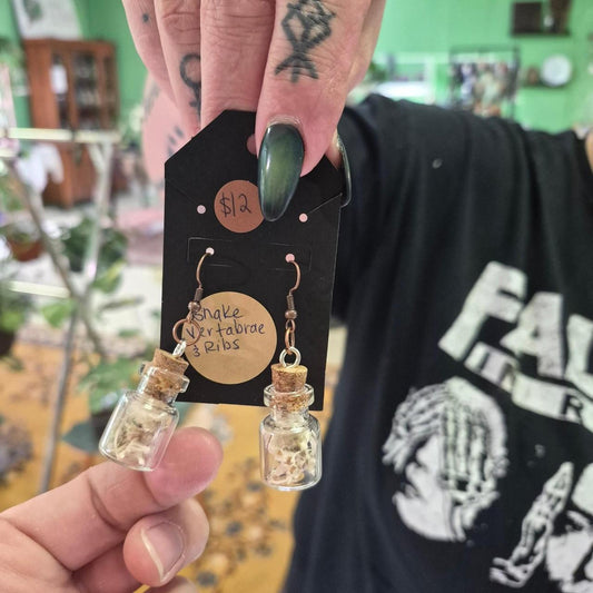 Snake vertebrae earrings in glass