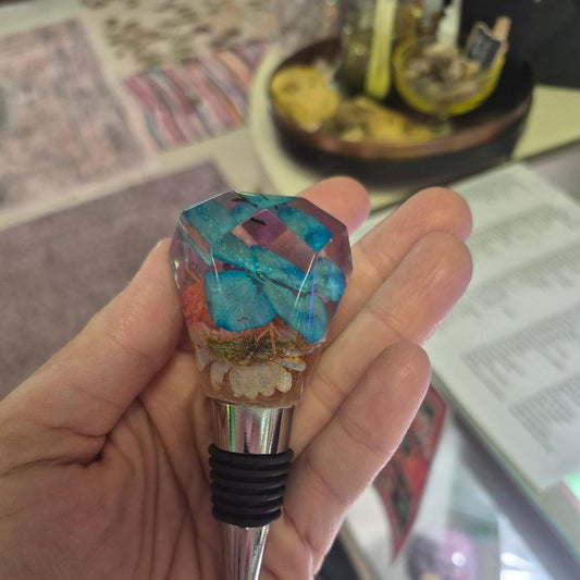 Handmade wine stopper with dried