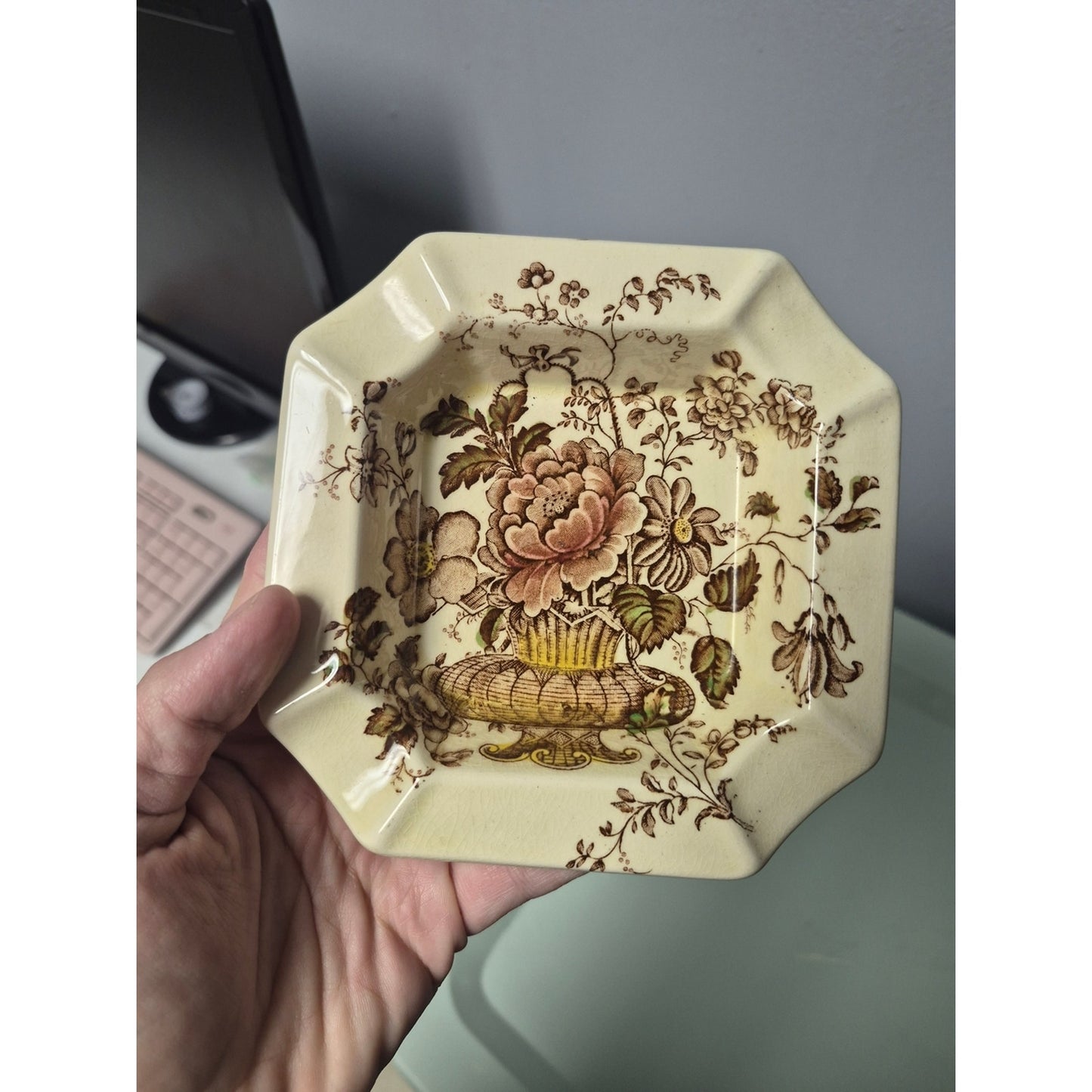 Vintage-Style Floral Ceramic Dish in Cream and Brown