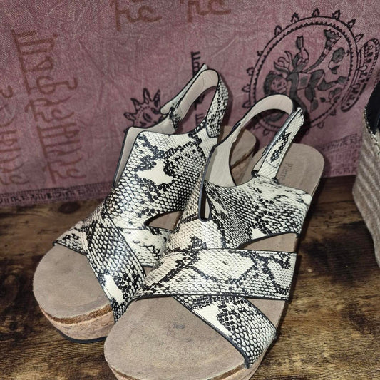 White and black snake print