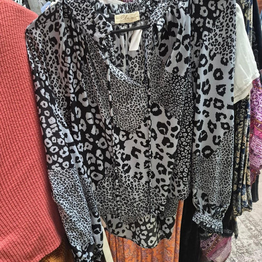 Black and white leopard print