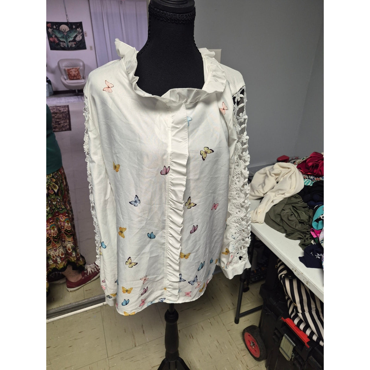 White Butterfly Print Ruffle Lace-Sleeve Blouse