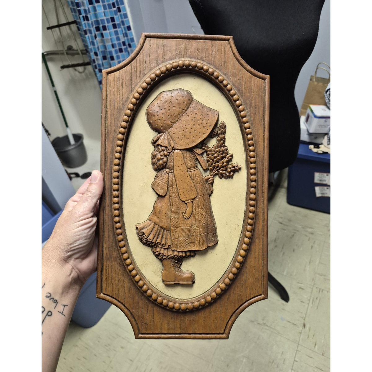 American Greetings 1972 Holly Hobbie 3D Wall Plaque 15x10 Matte Brown Beige