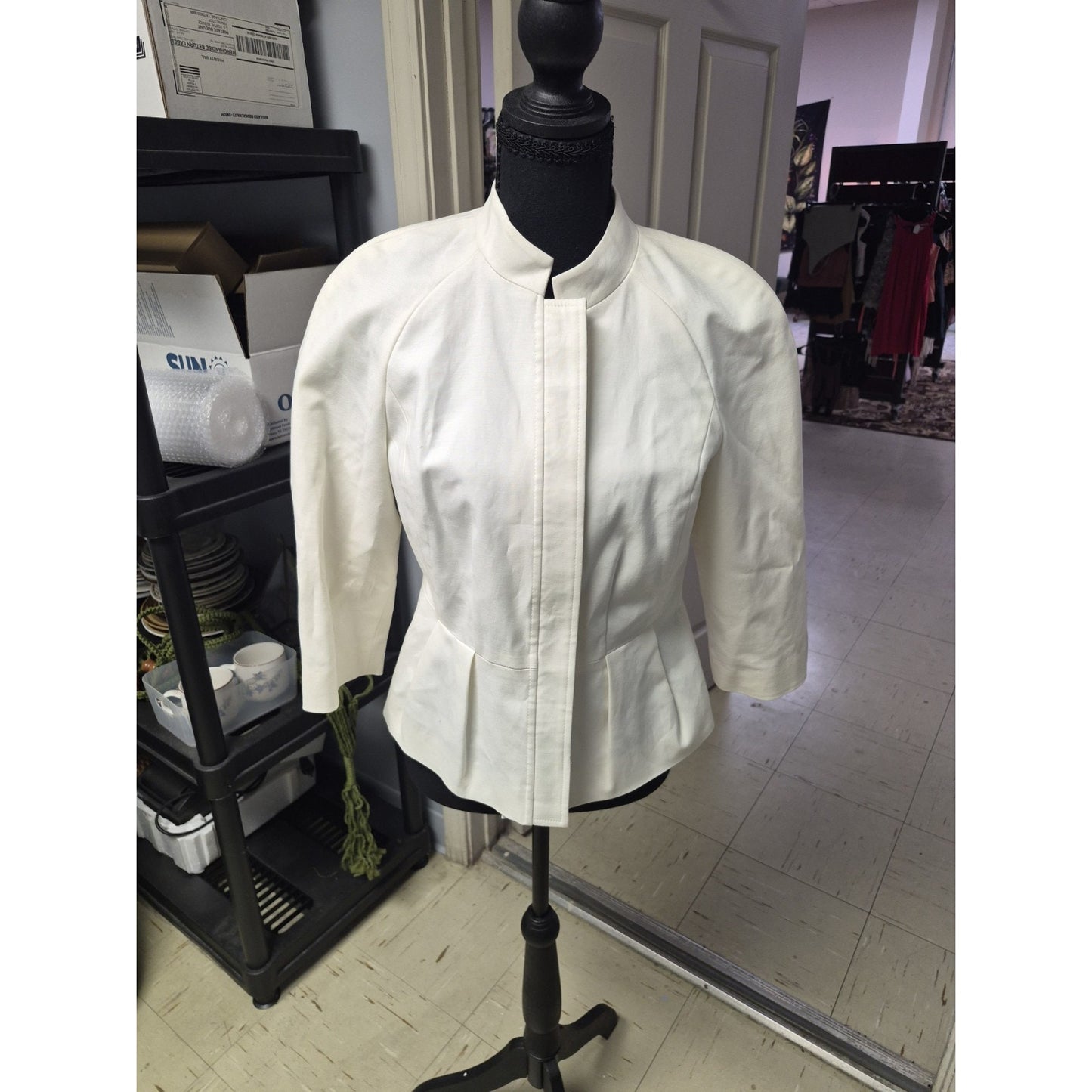 Liz Claiborne Ivory Short Jacket S 3/4 Sleeve Lined Hook & Eye Pleated