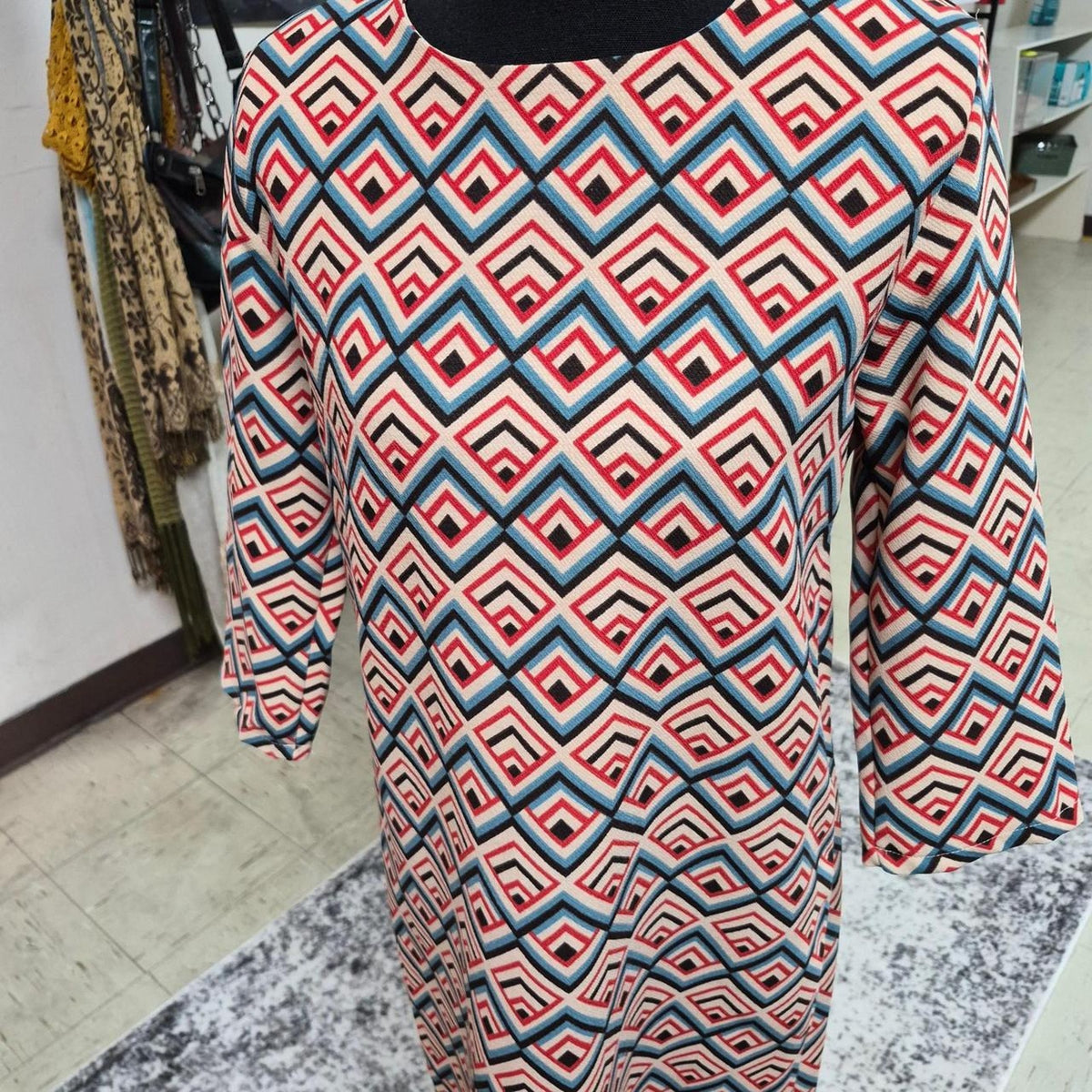 Everly dress with geometric diamond
