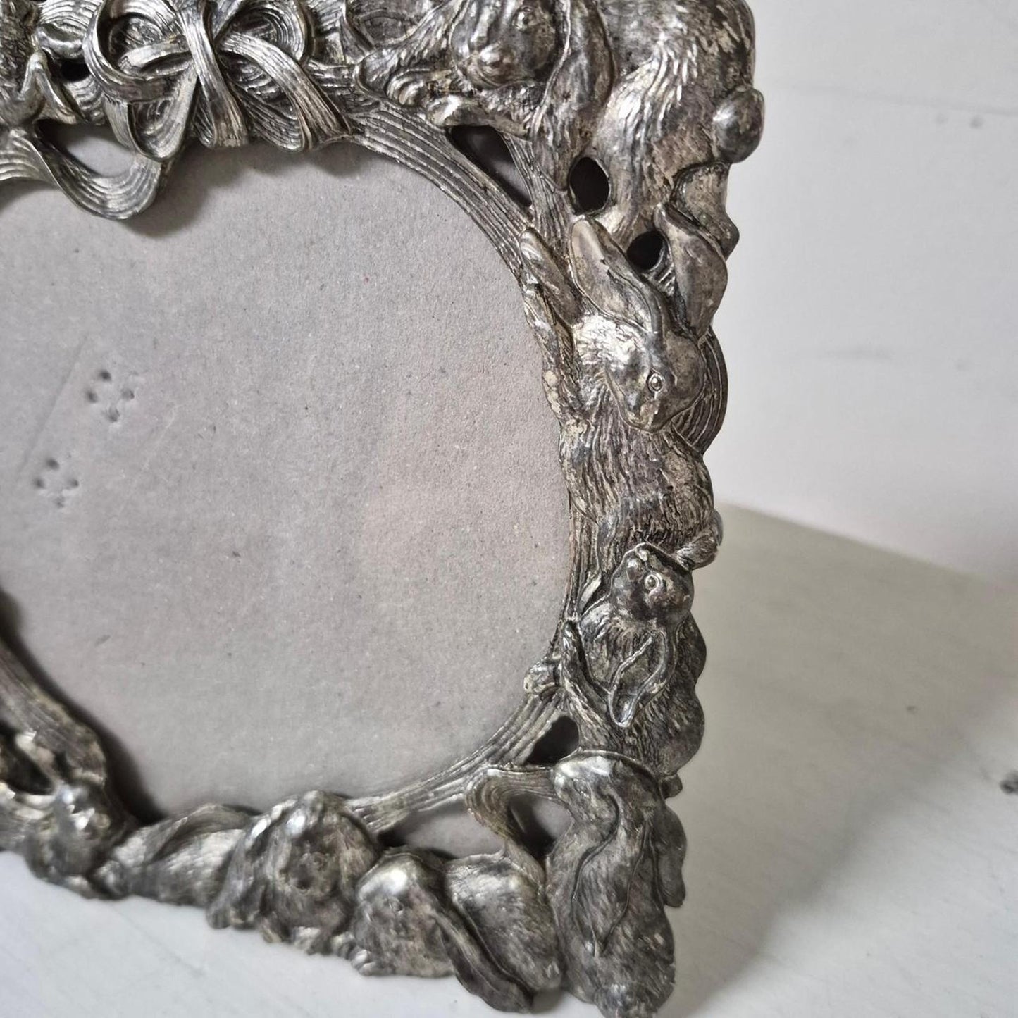 Silver picture frame with bunnies