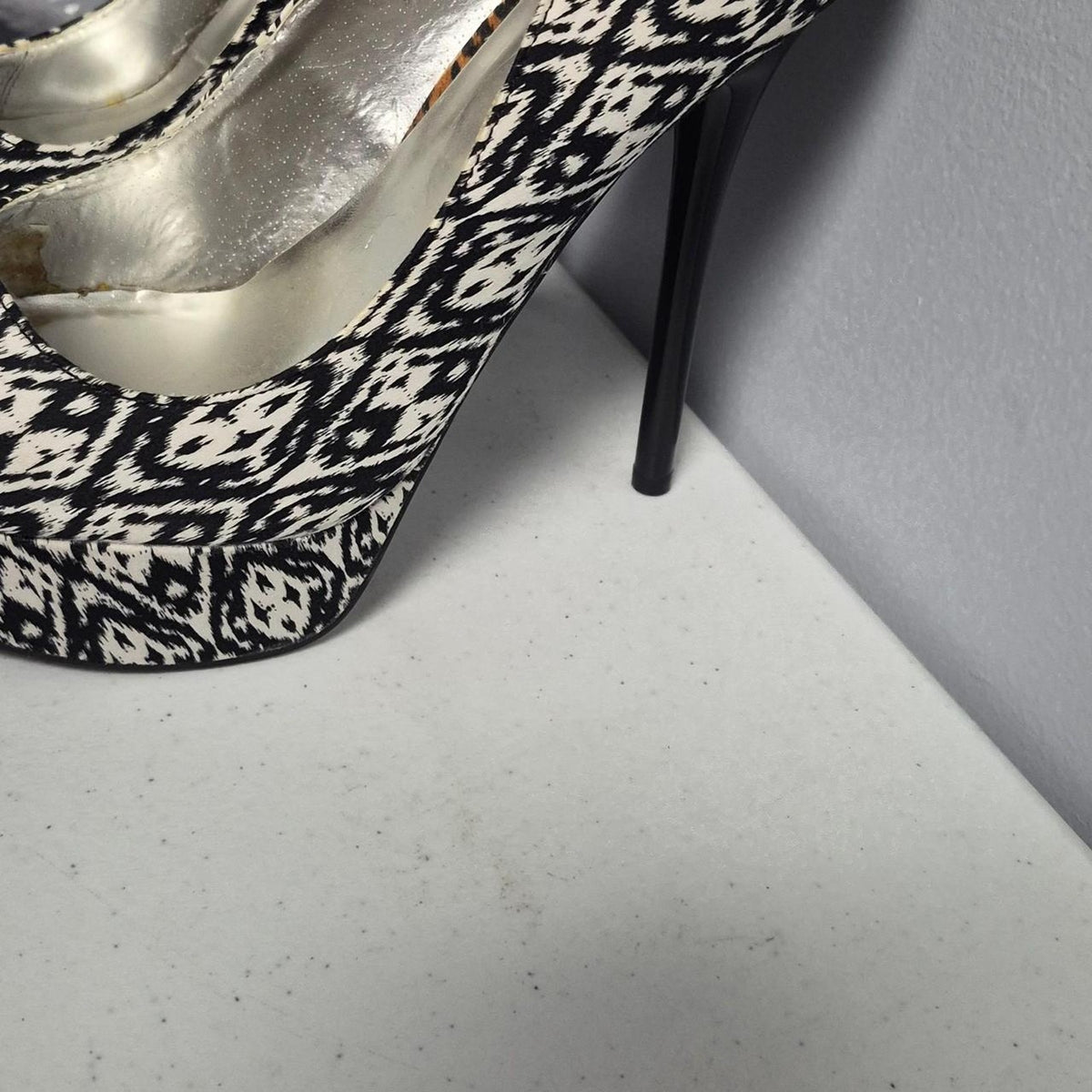White and black ikat print