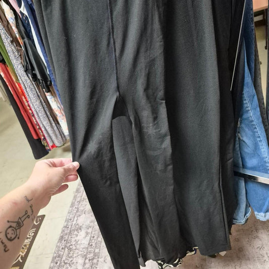 Black leggings with subtle repeating