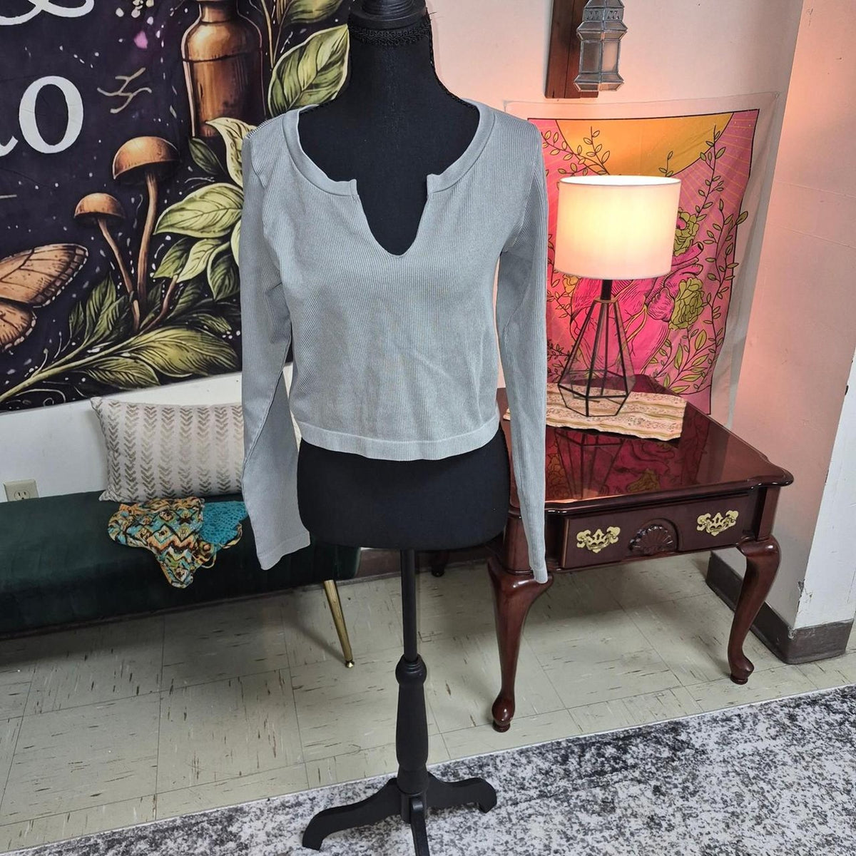 Gray long sleeve crop top