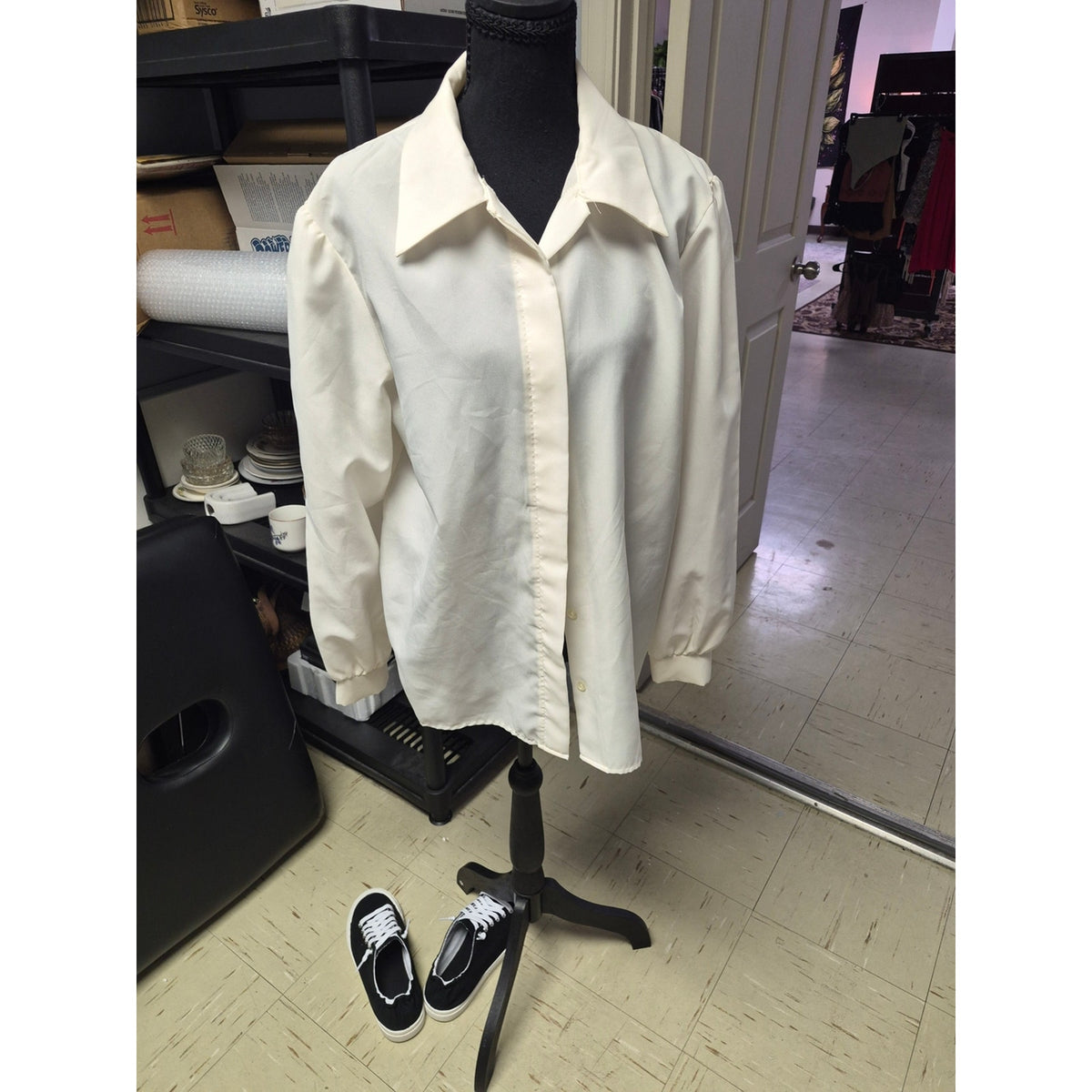 Classic Woman White Button-Up Shirt