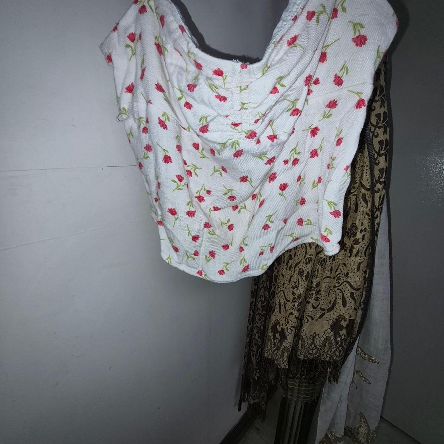 White crop top with red