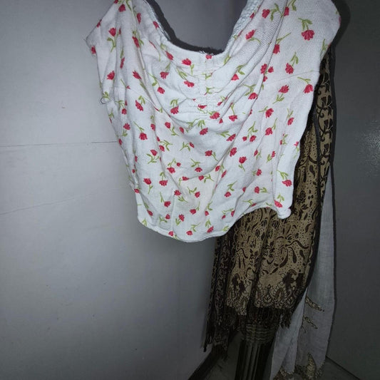 White crop top with red
