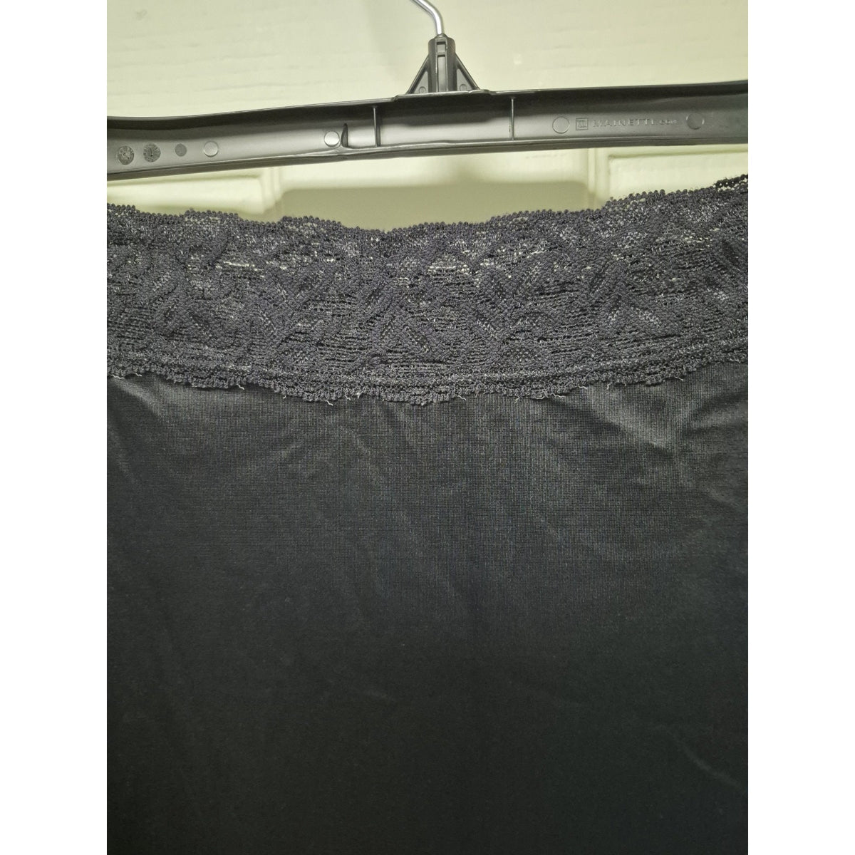 Vassarette Black Lace Trim Half Slip Slip, Women's Regular Size 24 Nylon