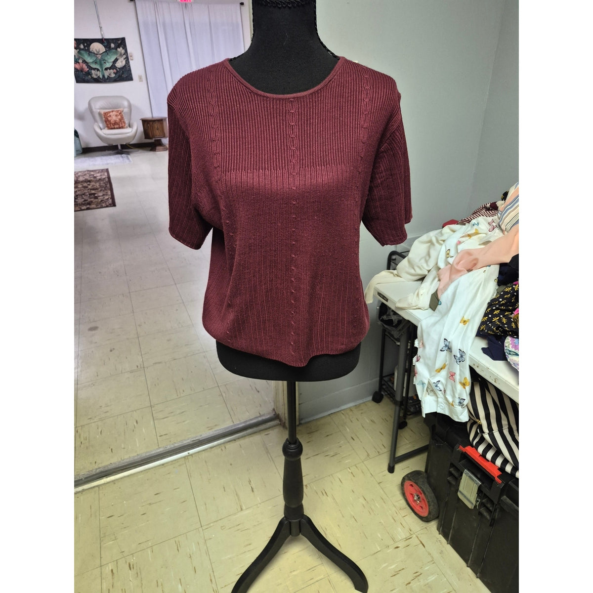 Kathie Lee Collection Short Sleeve Ribbed Top in Wine